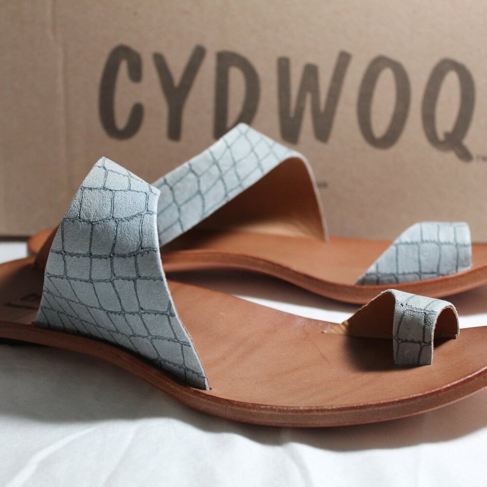 NWB CYDWOQ Cydney Mandel Hillary Blue Flats Sandals 41 - Picture 3 of 5